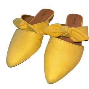 Serra Woemn’s Slip On Flats Size 7 Mustard Yellow Faux Suede Feel NWOT Pointed